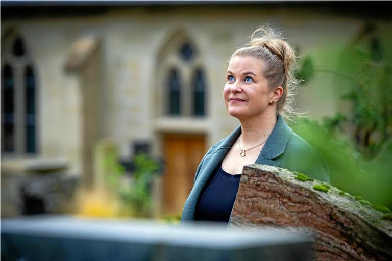 Saskia Kähny lebt in Stuttgart, wird aber als freie Trauerrednerin oft in Backnang gebucht. Foto: Alexander Becher