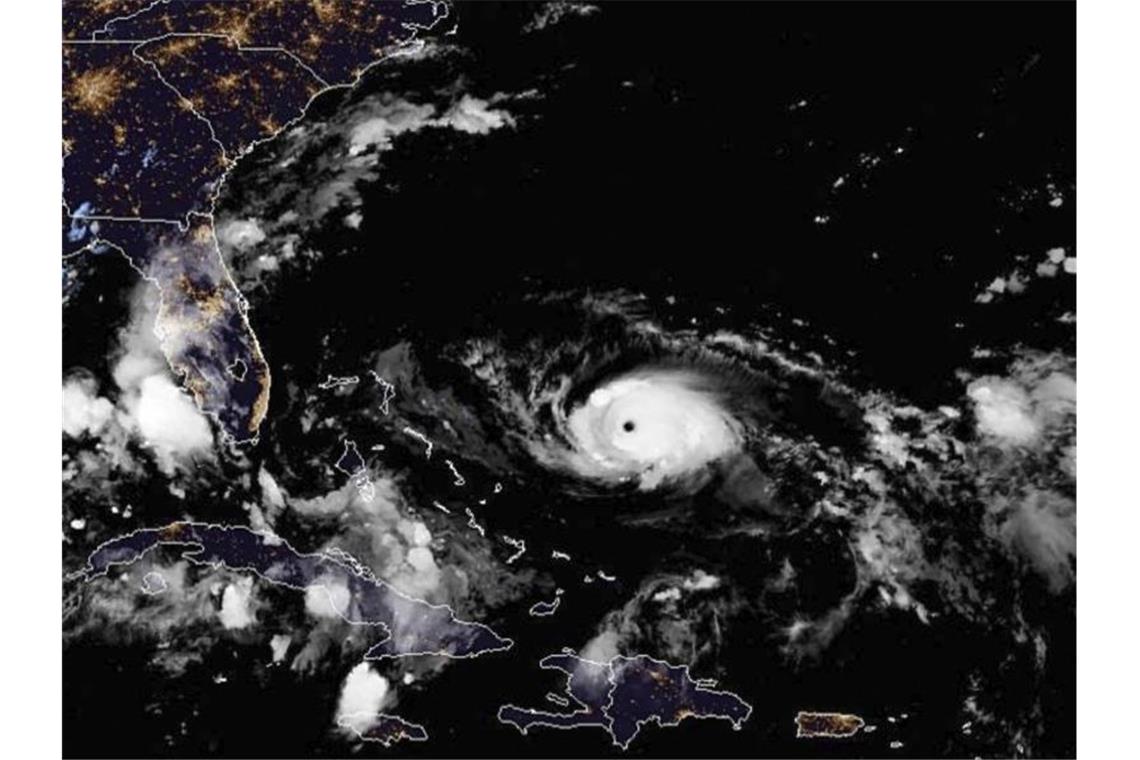 Leichtes Aufatmen in Florida: Hurrikan „Dorian“ dreht ab Satellitenansicht des auf die Südostküste der USA zuziehenden Hurrikans „Dorian“. Foto: NOAA/AP