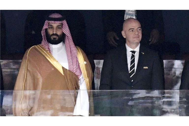 Saudi-Arabiens Kronprinz Mohammed bin Salman (links) und Fifa-Präsident Gianni Infantino