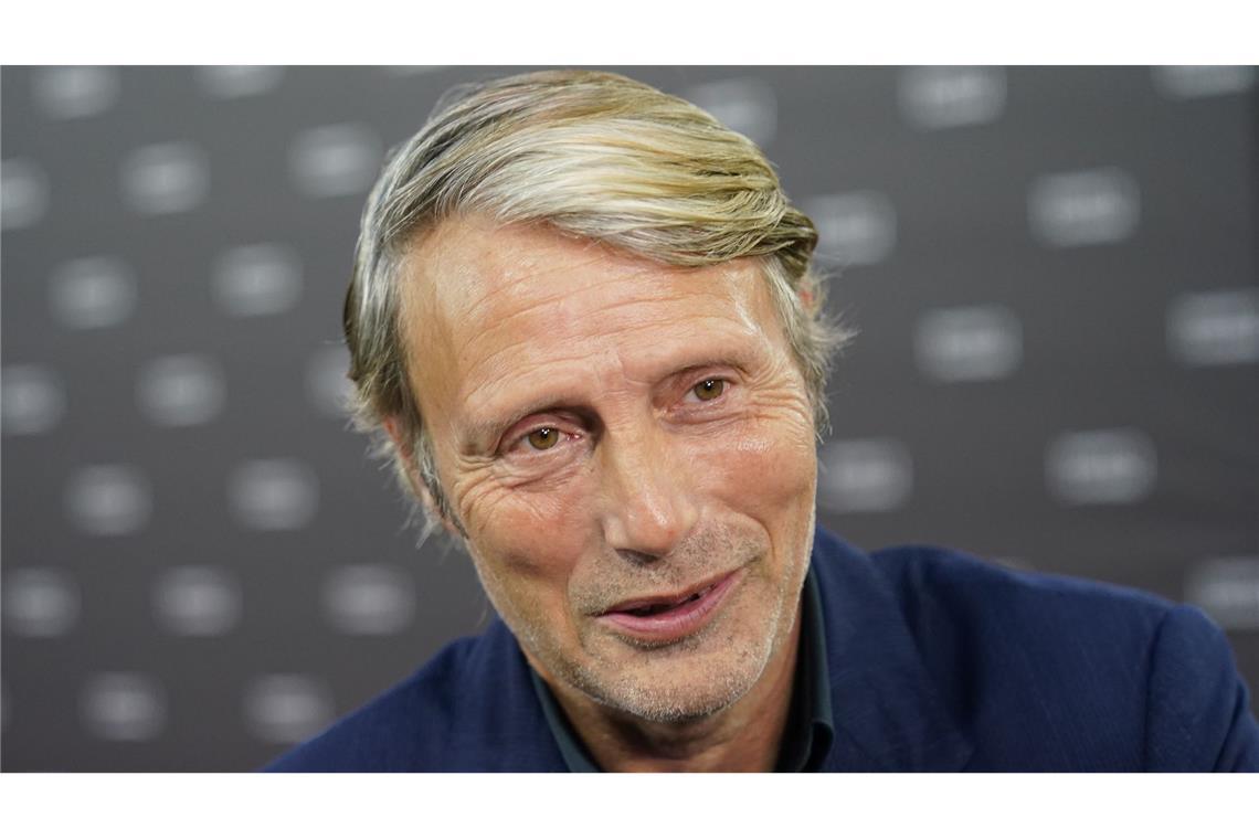 Schauspieler Mads Mikkelsen bei der Premiere des Films "King's Land" in Hamburg.