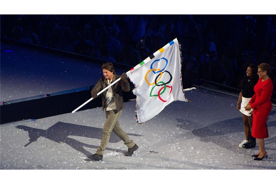 Schauspieler Tom Cruise übernimmt symbolisch die olympische Flagge für Los Angeles an sich. Der Konflikt zwischen den USA und der WADA hat dich nächst Stufe erreicht (Archivfoto).