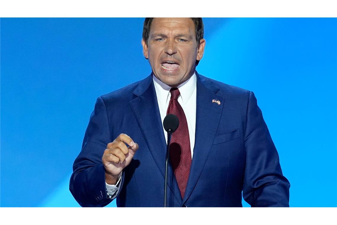 "Schicken wir Joe Biden zurück in seinen Keller und Donald Trump zurück ins Weiße Haus", sagt Ron DeSantis - auch er wollte einst die Kandidatur seiner Partei, stieg aber noch vor Haley aus dem Vorwahlkampf aus.