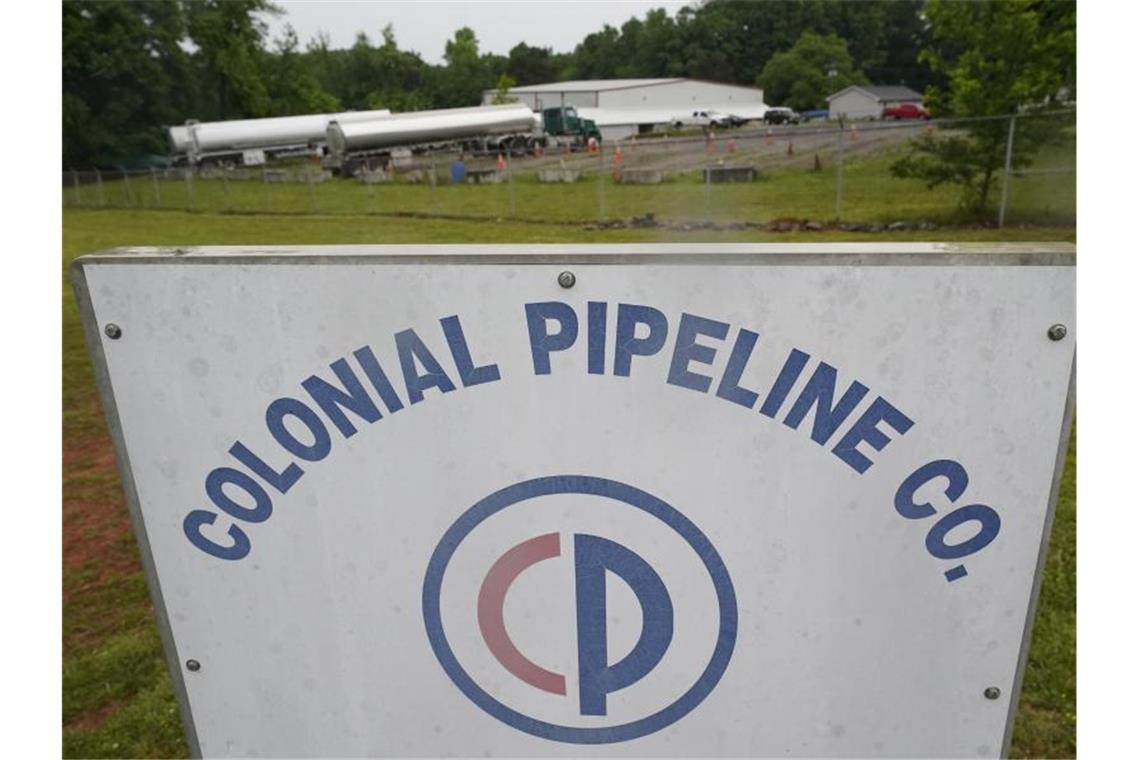 US-Pipeline wird nach Hackerangriff wieder hochgefahren Schild der Colonial Pipeline Company. Foto: Chris Carlson/AP/dpa