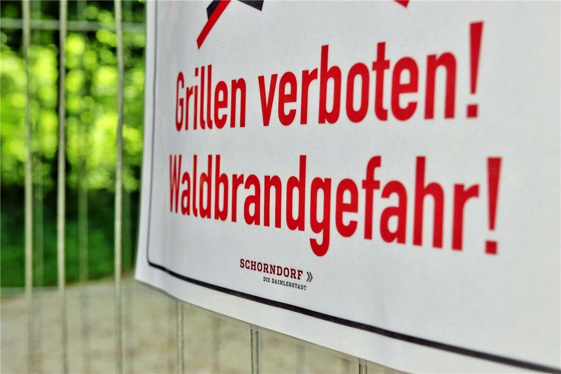 Backnanger Bäume und Wälder von Hitze bedroht Schilder wie dieses sind mittlerweile an vielen Grillplätzen zu finden. Foto: 7aktuell/Kevin Lermer
