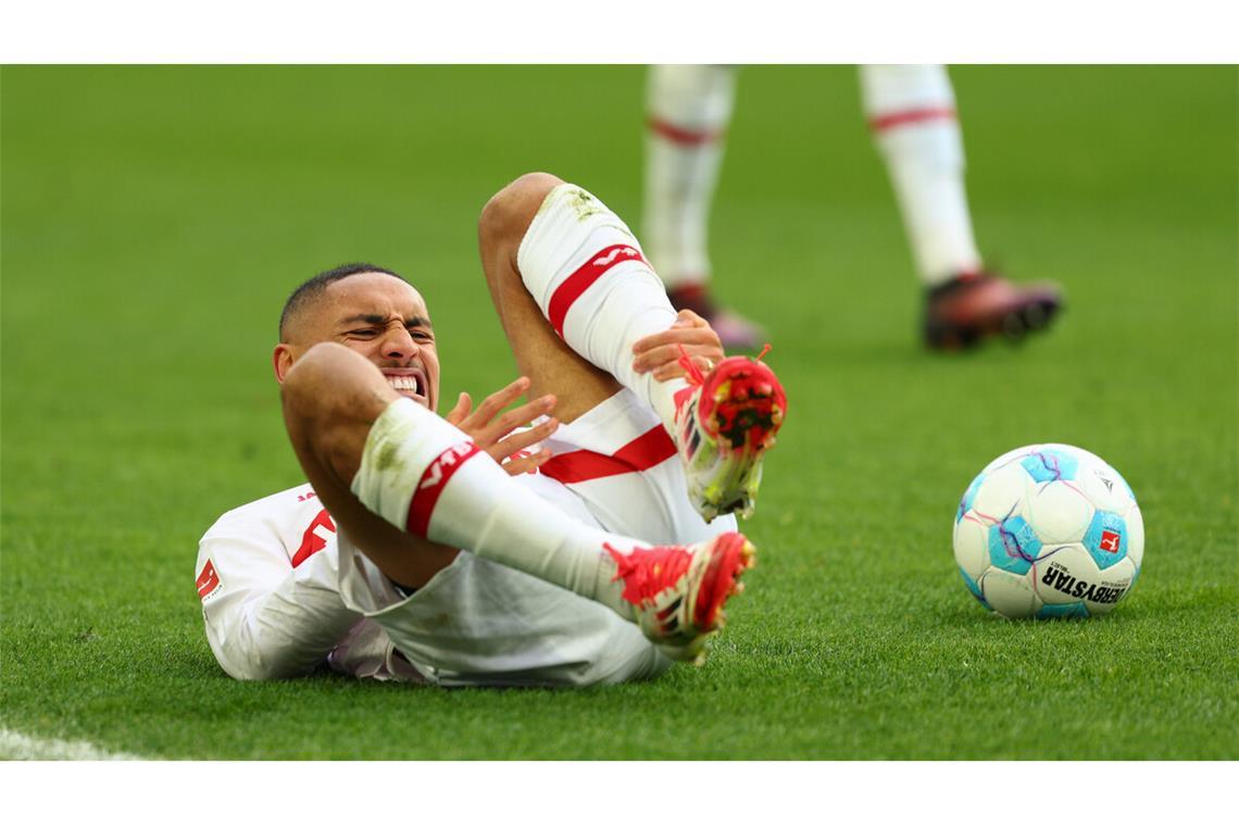 Schmerzhaft im doppelten Sinne: Enzo Millot nach einem Foul – und der VfB Stuttgart nach der Niederlage gegen den VfL Wolfsburg