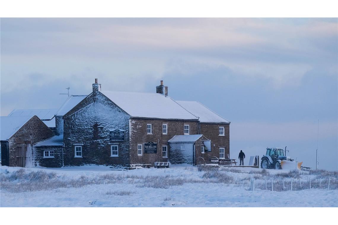 Schnee ist im Norden Englands keine Seltenheit: Derzeit trifft es das „Tan Hill Inn“ aber besonders hart.