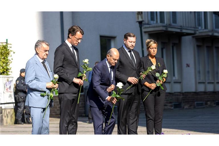 Scholz findet bei seinem Besuch am Tatort des Attentats von Solingen klare Worte. Konkrete neue Maßnahmen kündigt er aber nicht an.