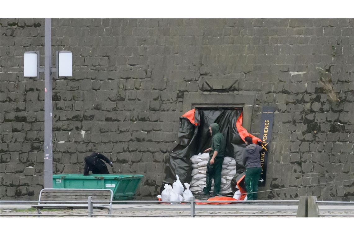 "Schotten dicht" an der Mauer zur Festung.