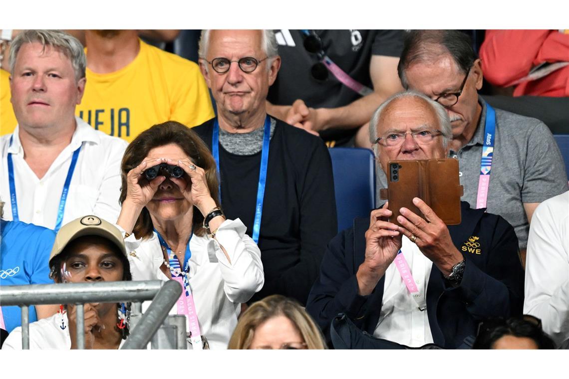 Schwedens König Carl XVI. Gustaf und Königin Silvia verfolgten den Boll-Abschied auf der Tribüne.