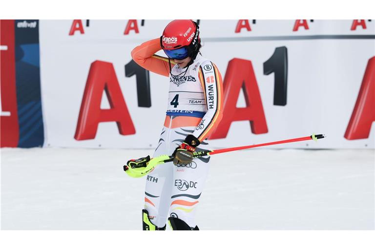 Schwer enttäuscht: Slalom-Ass Lena Dürr nach dem Patzer in der Team-Kombination.