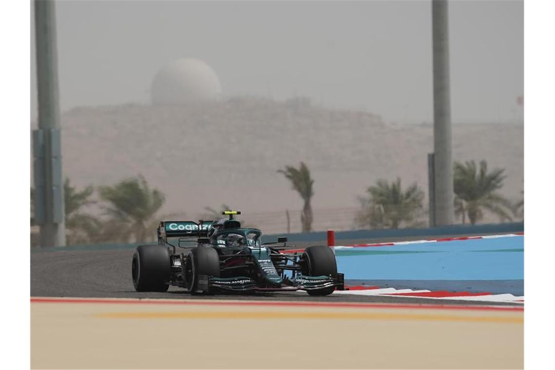 Mick Schumacher fühlt sich bereit fürs Formel-1-Renndebüt Sebastian Vettel in seinem Aston Martin auf der Strecke. Foto: Hasan Bratic/dpa