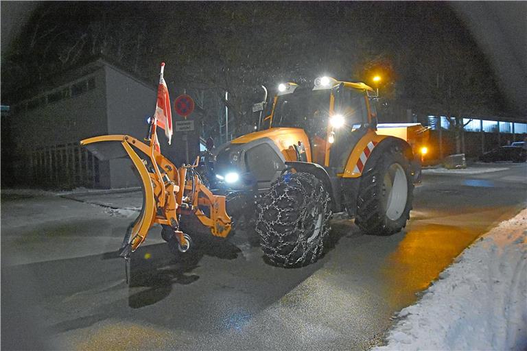 Seit 2 Uhr morgens sind die Streufahrzeuge von Spiegelberg im Schichtdienst unterwegs. Foto: Tobias Sellmaier