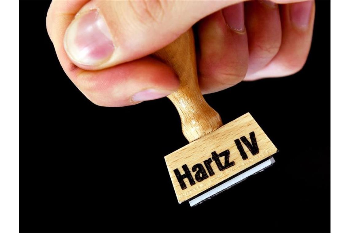 Hartz-IV-Kosten für Ausländer fast verdoppelt Seit 2007 ist die Zahl ausländischer Hartz-IV-Empfänger deutlich gestiegen. Foto: Ralf Hirschberger/zb/dpa