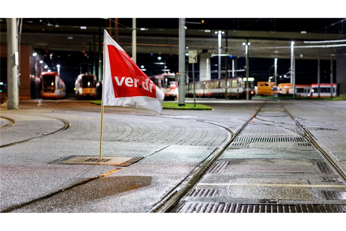 Seit 3 Uhr morgens steht der öffentliche Nahverkehr in mehreren Bundesländern still.