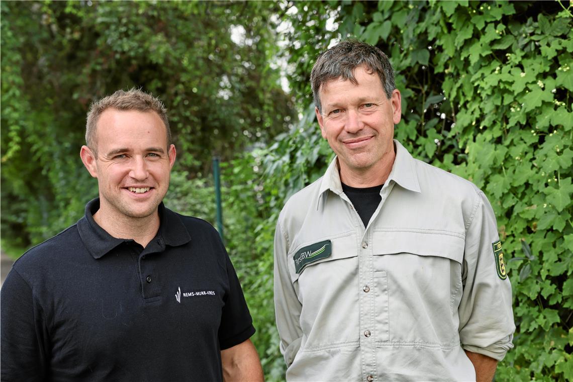 Seit August ist Dominic Hafner (links) Wildtierbeauftragter im Rems-Murr-Kreis. Hans-Joachim Bek (rechts) hat in den vergangenen Jahren diese Aufgabe ehrenamtlich übernommen. Foto: Benjamin Büttner