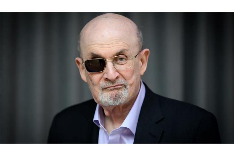 Seit dem Attentat ist Salman Rushdie stets mit Brille zu sehen. (Archivbild)