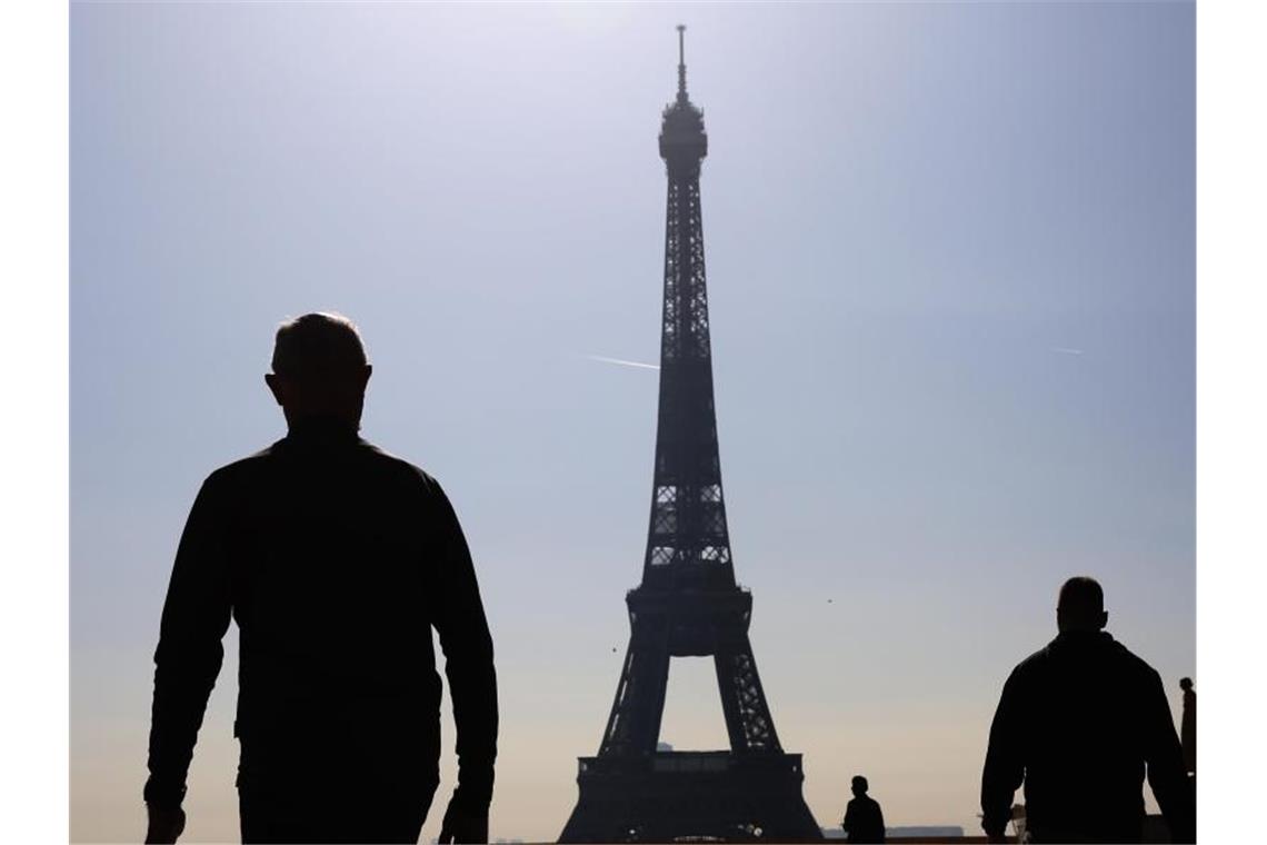 Wirbel um illegal geöffnete Luxus-Restaurants in Paris Seit Ende Oktober sind Restaurants in Frankreich wegen der Infektionslage geschlossen - doch nicht alle Betreiber scheinen sich an dieses Öffnungsverbot zu halten. Foto: Gao Jing/XinHua/dpa