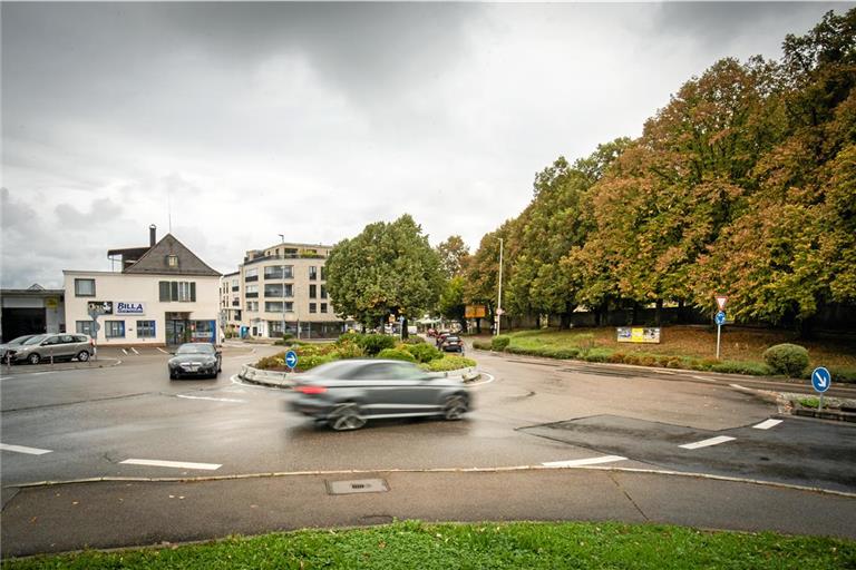 Seit Jahren nur ein Provisorium: Im kommenden Jahr soll der sogenannte Kawag-Kreisel an der Stuttgarter Straße endlich ausgebaut werden. Archivfoto: Alexander Becher