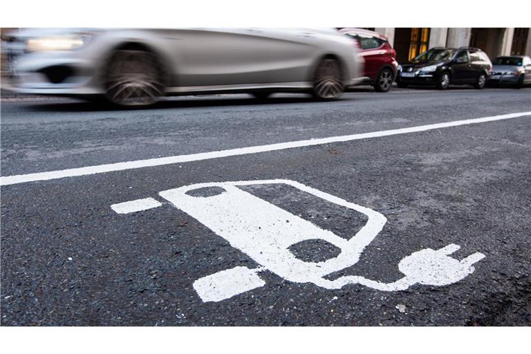 Seit Jahresbeginn stieg die Zahl der Ladepunkte für E-Autos in Baden-Württemberg um 18,2 Prozent. (Symbolbild)