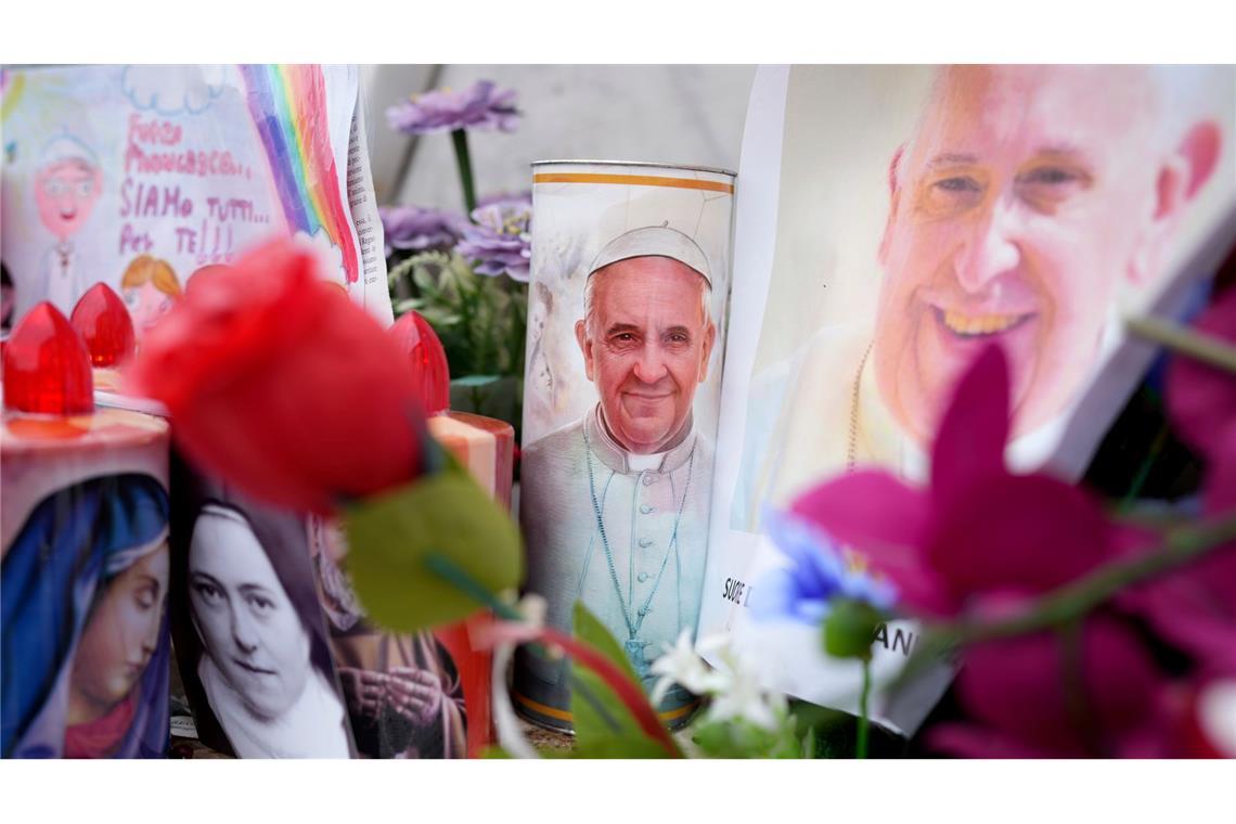 Seit mehr als anderthalb Wochen wird Papst Franziskus in einem Krankenhaus behandelt.