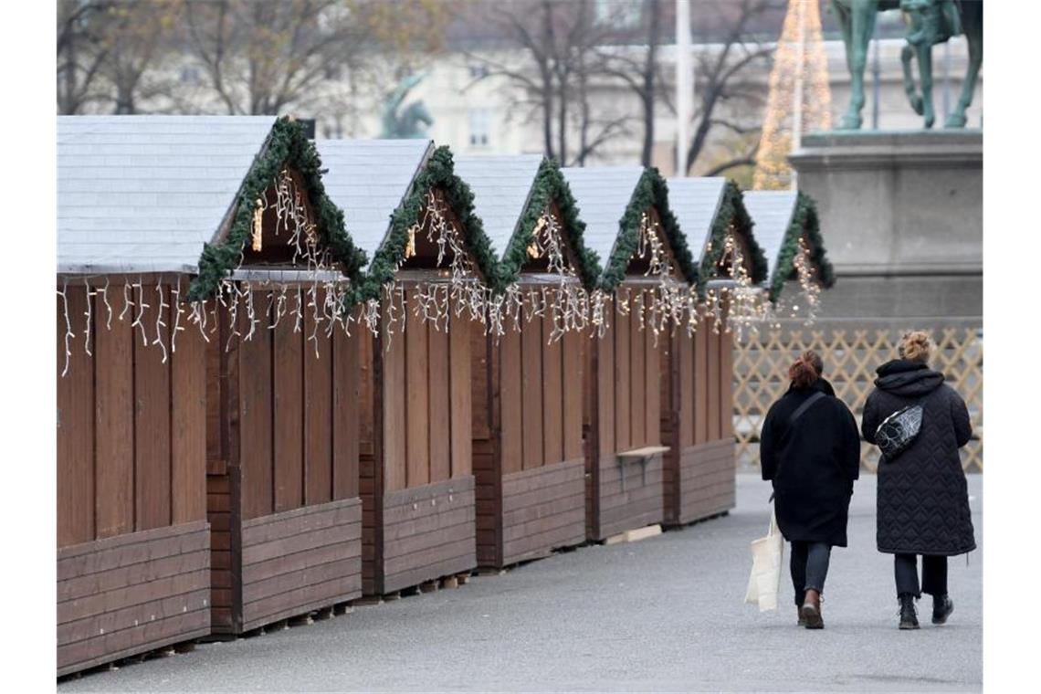 Vierter Lockdown - Vertrauen in Österreichs Regierung sinkt Seit Montag befindet sich Österreich in einem vierten Lockdown. Es sind nur noch Geschäfte des täglichen Bedarfs geöffnet, der Kulturbetrieb ruht, die Museen und Kinos haben geschlossen. Foto: Roland Schlager/APA/dpa