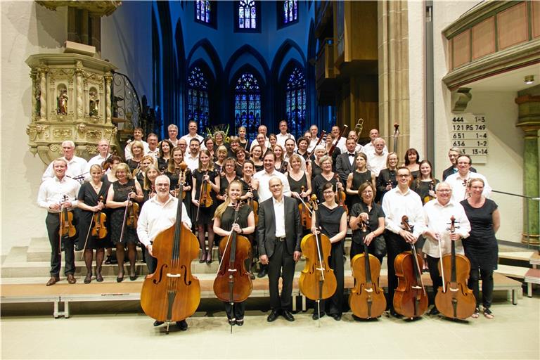 Seit über vier Jahrzehnten gibt es das Daimler-Sinfonieorchester Stuttgart. Am Mittwoch, 12. Oktober, tritt es zusammen mit dem Pianisten Marcel Mok in Backnang auf. Foto: Veranstalter