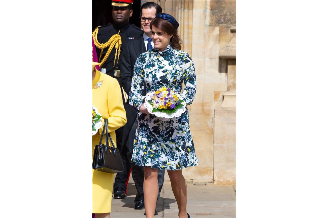 Selber Stoff, selber Designer, anderer Schnitt: <b>Prinzessin Eugenie</b> zeigte sich bei einem Gottesdienst auf Schloss Windsor frühlingshaft in einem Blumenkleid von Erdem.