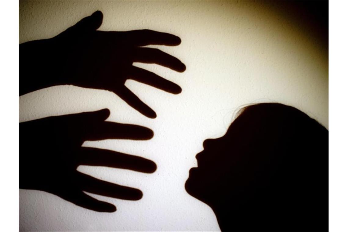 Weniger Kriminalität - Schlechte Zeiten für Einbrecher Sexueller Missbrauch von Kindern - Zunahme um Zunahme um 6,8 Prozent. Foto: Patrick Pleul/dpa/Symbolbild