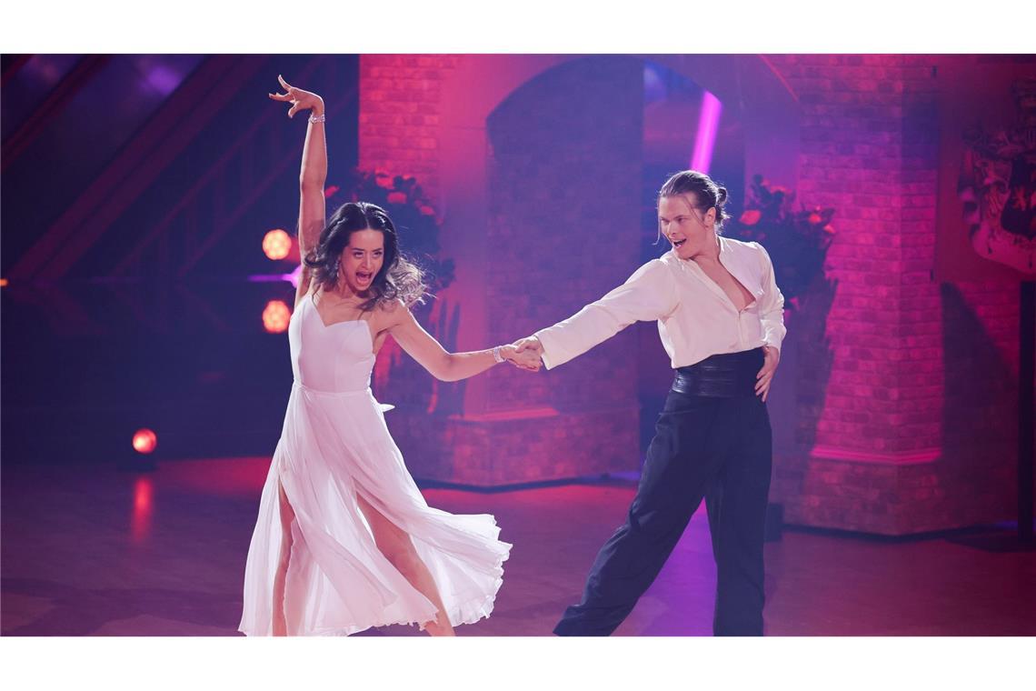 Sie kamen, tanzten und siegten: Gabriel Kelly wurde zusammen mit Tanzpartnerin Malika Dzumaev zum "Dancing Star 2024" gekürt.