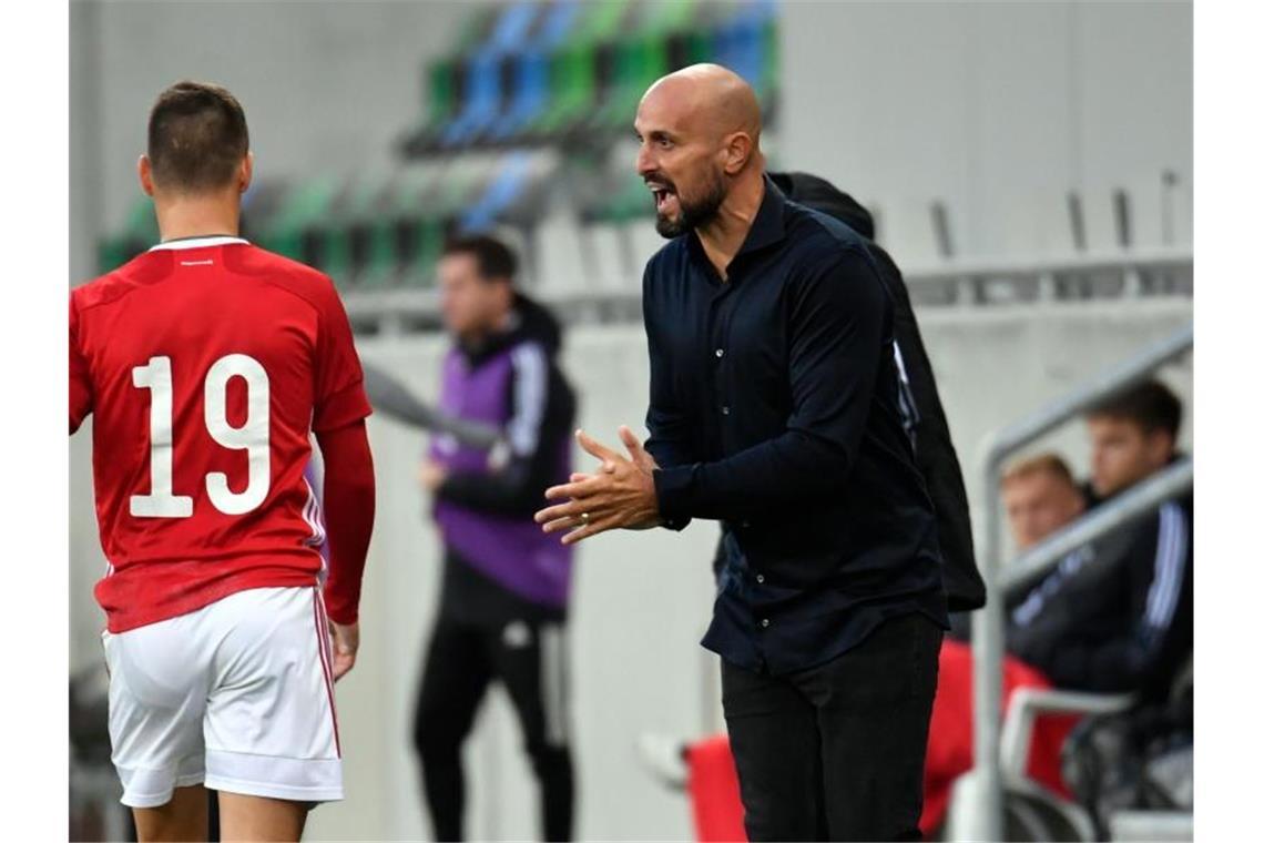 Nach Top-Start: Di Salvo startet EM-Casting Sieht bei seinem Team noch Luft nach oben: U21-Nationaltrainer Antonio Di Salvo. Foto: Marton Monus/dpa