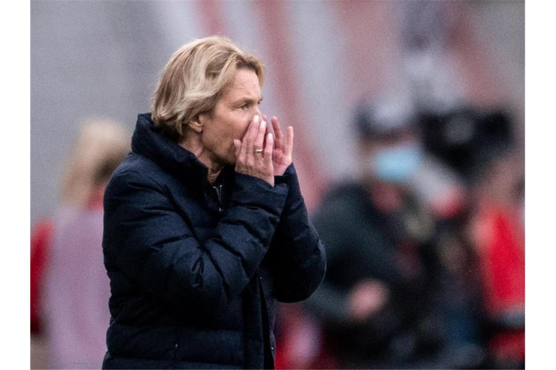 Voss-Tecklenburg: Acht, neun Teams können EM-Titel holen Sieht einen großen Favoritenkreis für die Frauenfußball-EM 2022: Bundestrainerin Martina Voss-Tecklenburg. Foto: Fabian Strauch/dpa
