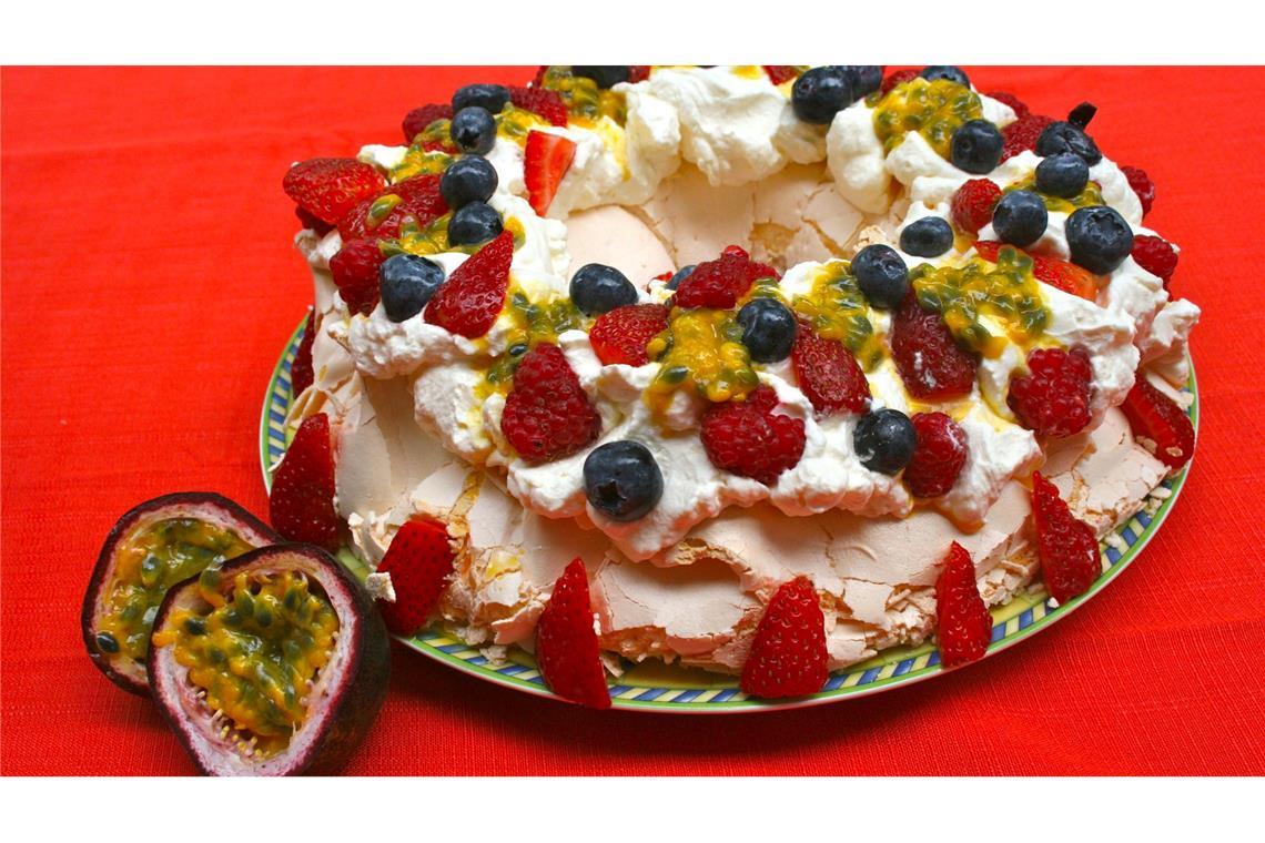 Sieht nach was aus: das schaumig-sahnig-fruchtige Dessert Pavlova. (Archivbild)