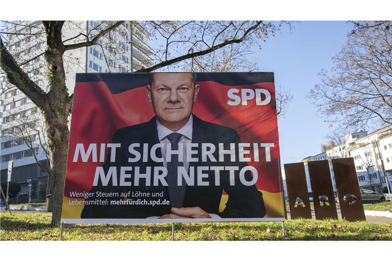 Sind die Versprechen auf Wahlplakaten durch die Parteiprogramme gedeckt?