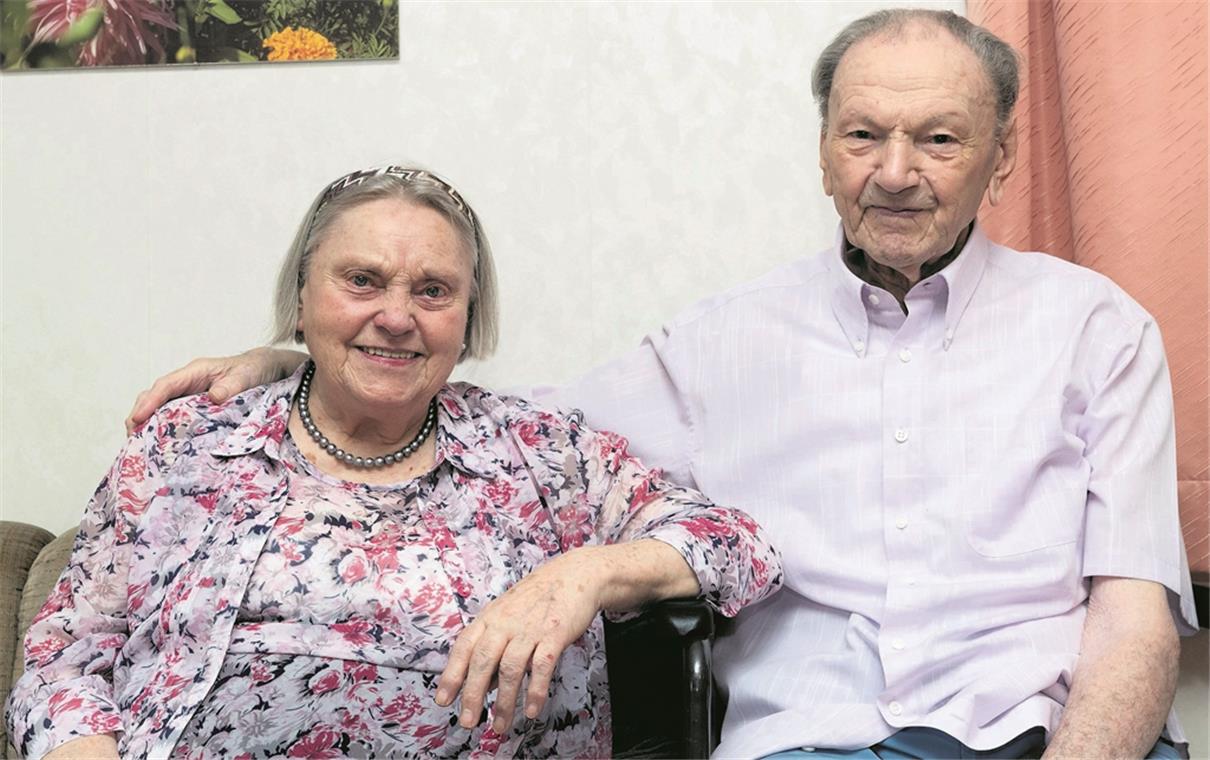 Sind schon seit 65 Jahren verheiratet: Gertraude und Walter Köhler. Foto: J. Fiedler