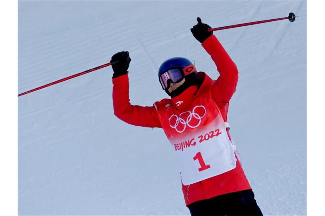 Gold-Star Gu bringt China den gewünschten Glanz Ski-Freestyle-Star Eileen Gu siegte auch in der Halfpipe. Foto: Angelika Warmuth/dpa