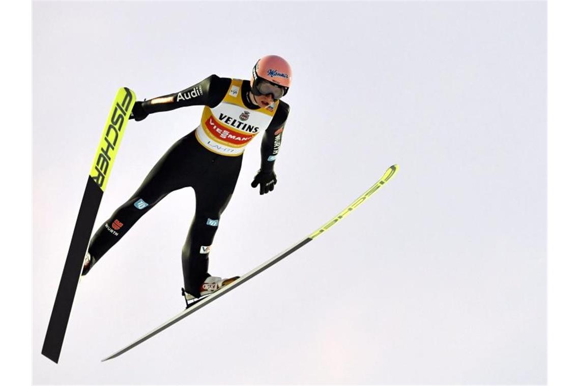 Skispringer Geiger büßt das Gelbe Trikot ein Skispringer Karl Geiger kam in Lahti nicht über den fünften Platz hinaus. Foto: Antti Yrjönen/Lehtikuva/dpa