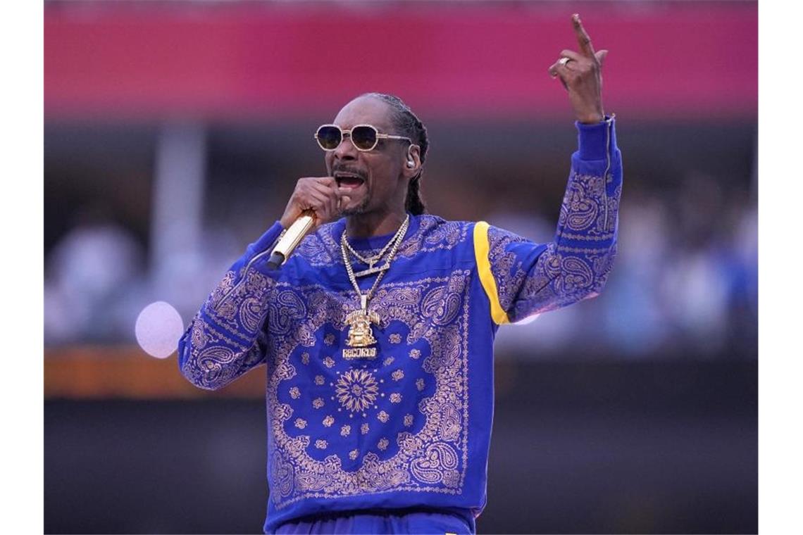 Mit Überraschungsgast: Stars feiern Rap-Party in Halbzeit Snoop Dogg tritt in der Halbzeitpause auf. Foto: Lynne Sladky/AP/dpa