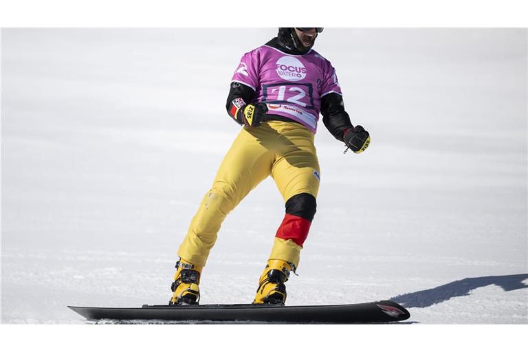 Snowboarder Stefan Baumeister jubelt über die Silbermedaille bei der WM.