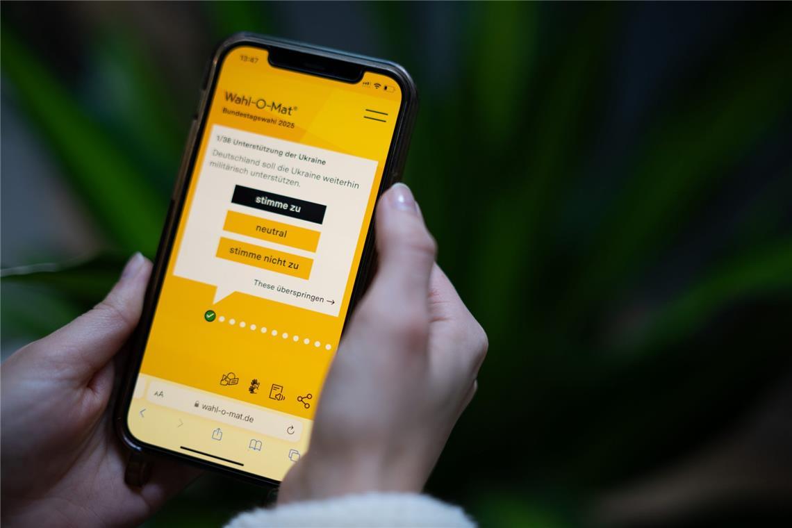 So sieht der Wahl-O-Mat zur Bundestagswahl 2025 auf einem Smartphone aus.