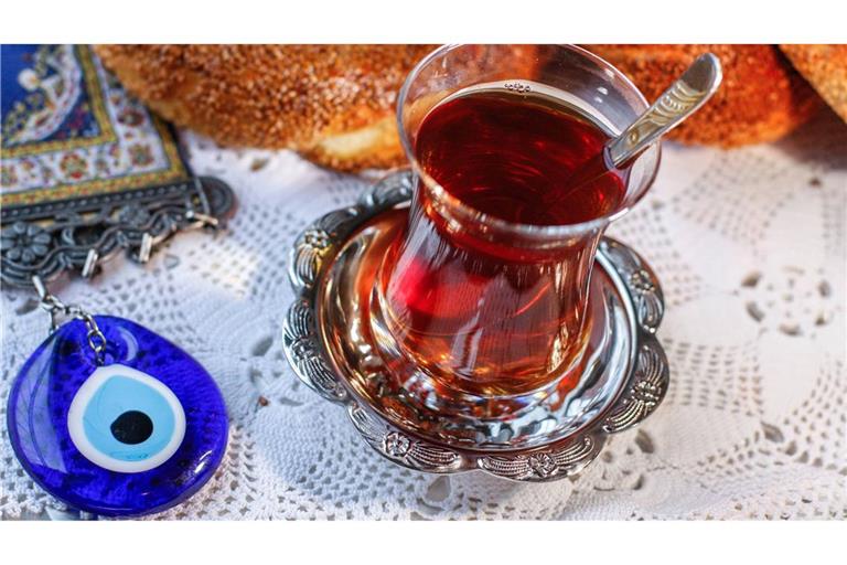 So türkisch wie Tee und Sesamkringel: Nazar Boncugu –  die  blaue „Perle gegen den Bösen Blick“