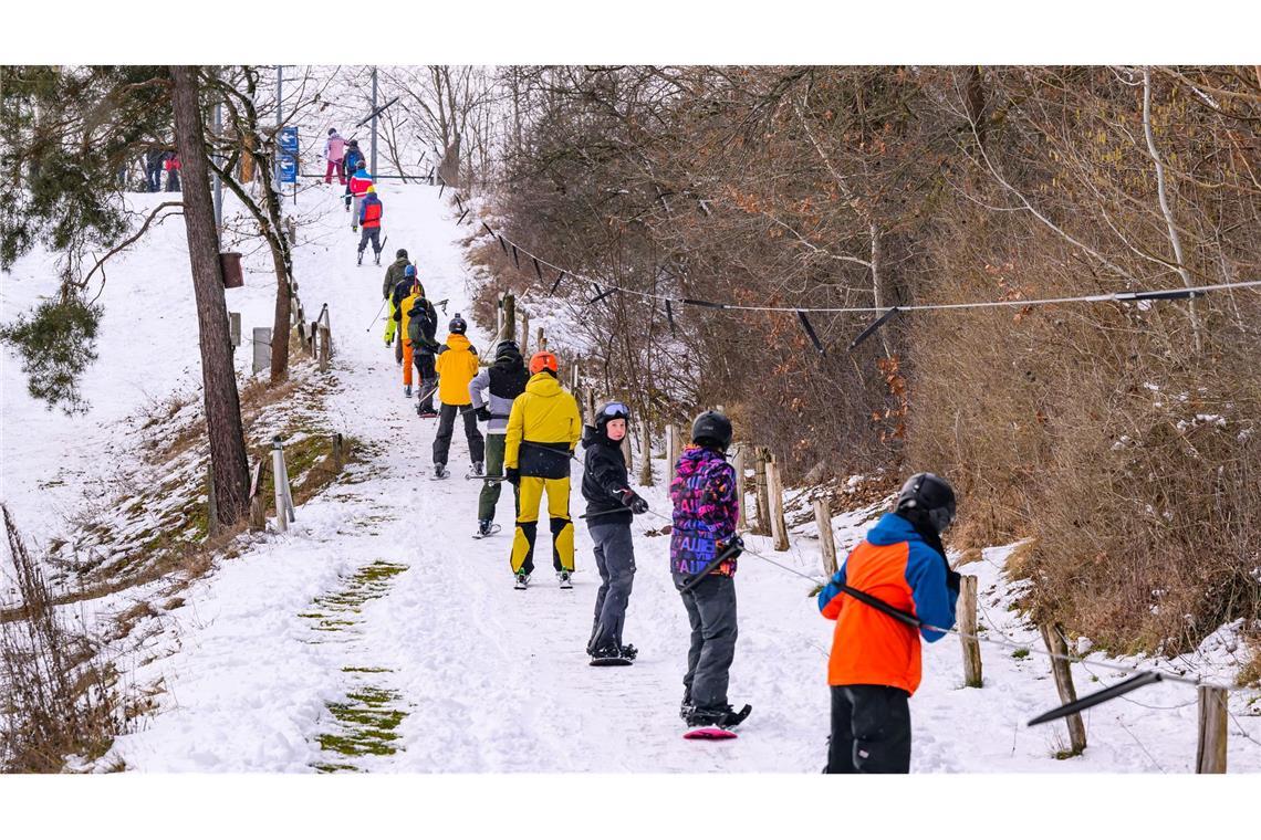 Sogar in Brandenburg kann man aktuell Ski und Snowboard fahren.