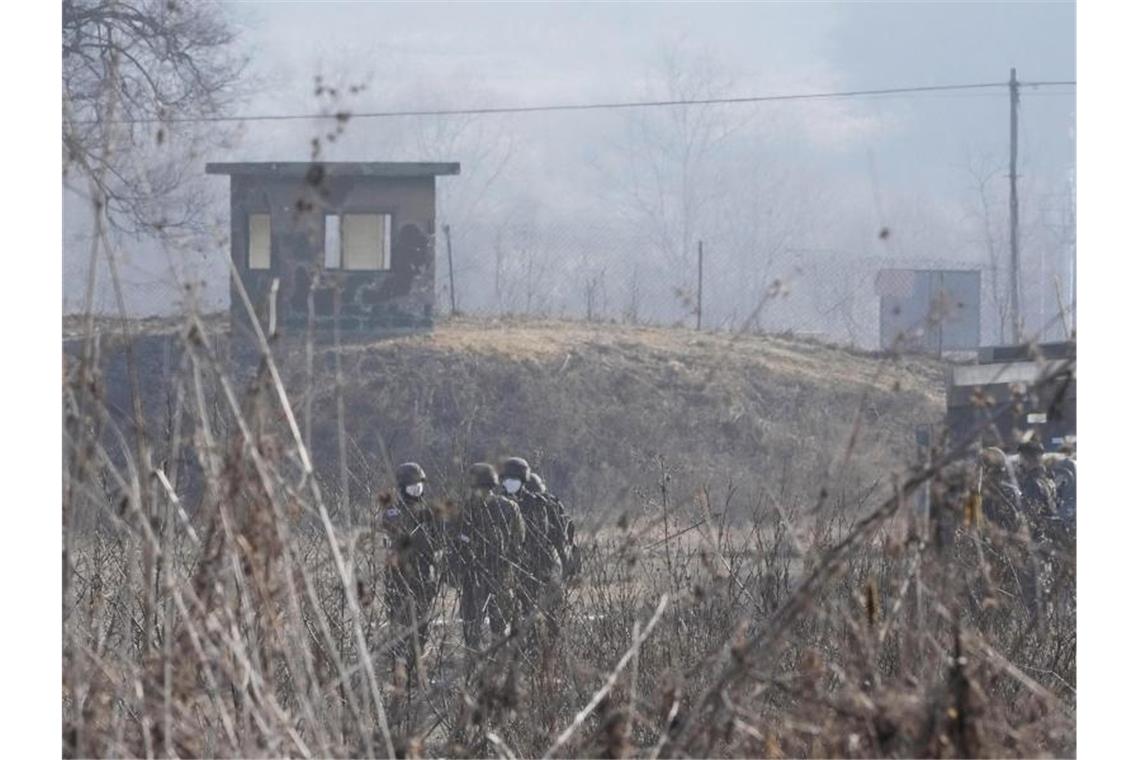 Nordkorea setzt Raketentests fort Soldaten der südkoreanischen Armee in Paju, nahe der Grenze zu Nordkorea. Foto: Ahn Young-Joon/AP/dpa