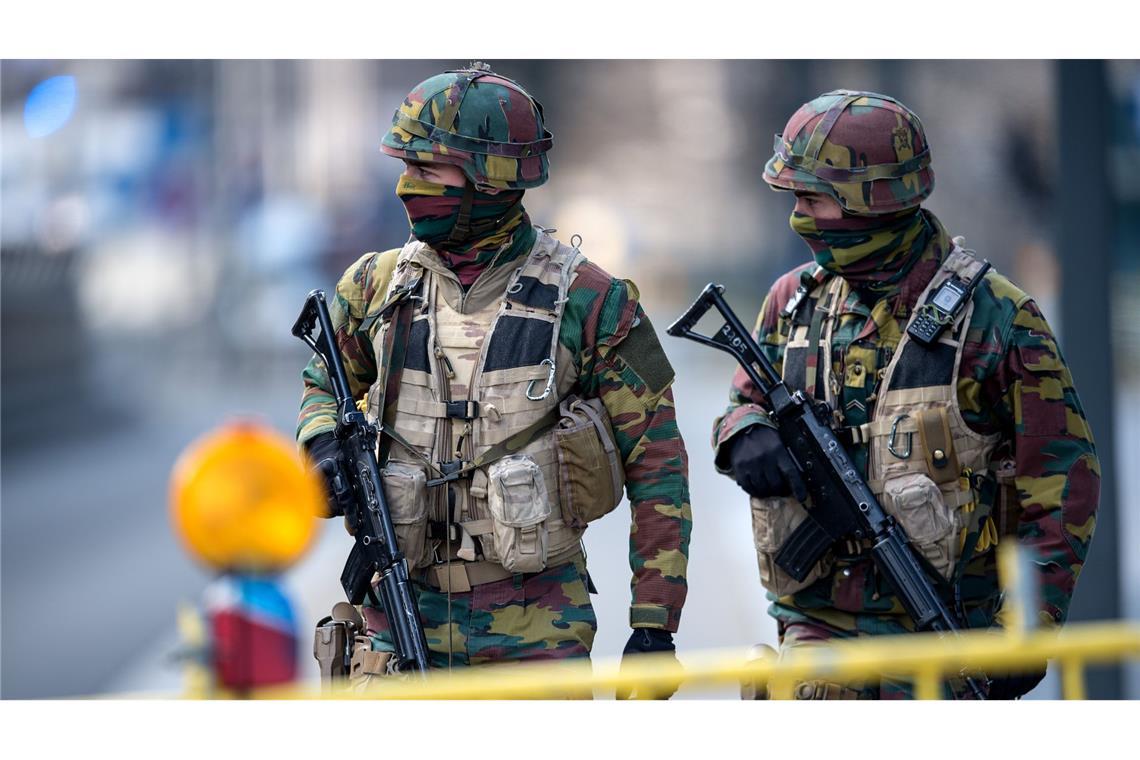 Soldaten sichern in Belgien die Straßen, wenn Terrorgefahr herrscht. Ein Skandal in ihren Reihen wirft nun einen Schatten auf die Truppe.