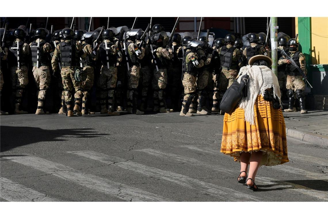 Soldaten versuchten den Regierungspalast in der bolivianischen Stadt La Paz zu stürmen.