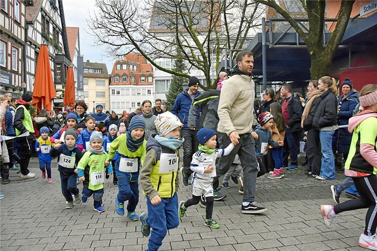 Solo oder an der Hand eines Elternteils sind auch die Kleinsten unterwegs. Foto: Tobias Sellmaier