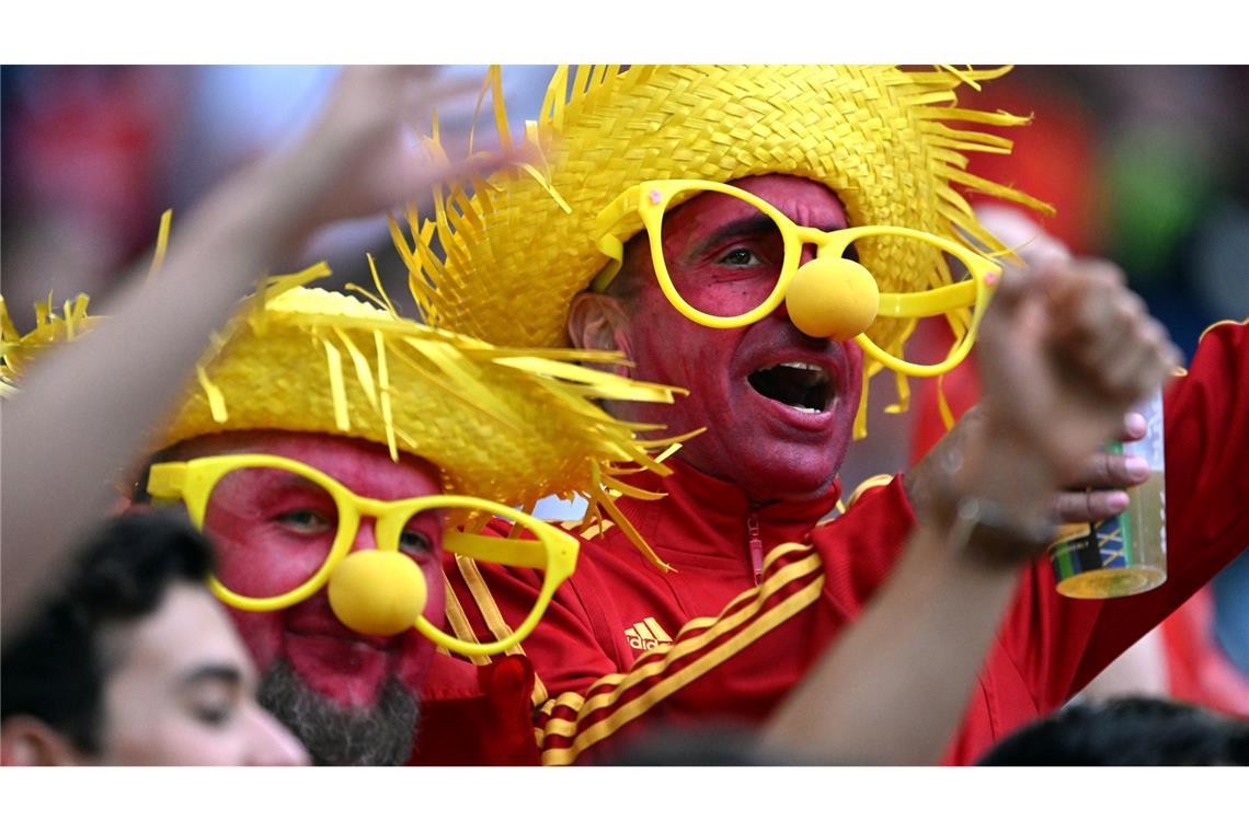 Spanische Fans feiern vor dem Halbfinale in München