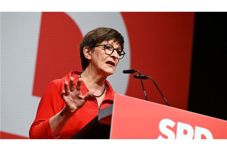 SPD-Chefin Saskia Esken spricht auf dem Landesparteitag der SPD in Offenburg.