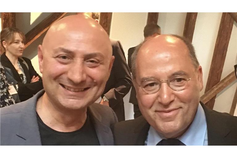 Spender Niko Fostiropoulos (links) mit Gregor Gysi