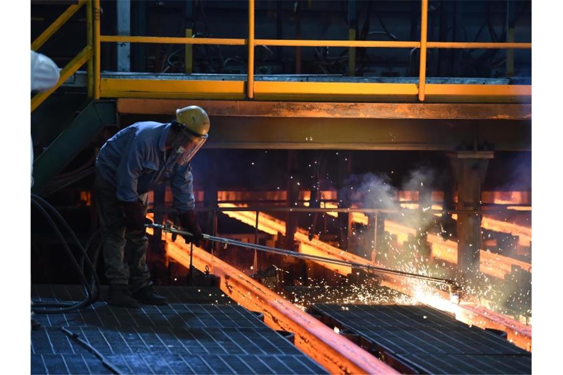 Fünf-Jahres-Plan soll China unabhängiger machen Spezialstahl-Produktion im Bezirk Haibowan im Norden Chinas. Foto: Li Zhipeng/XinHua/dpa