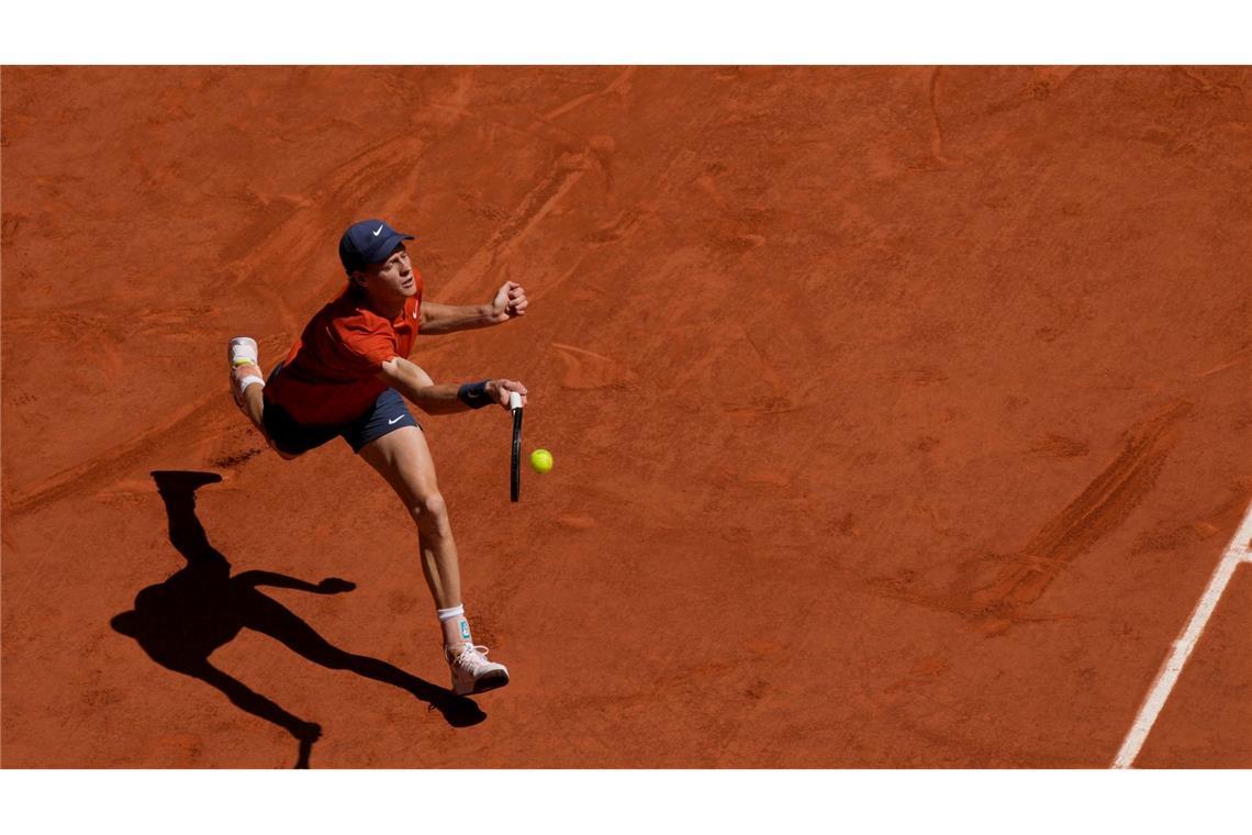 Spiel, Satz und Sieg? Der Italiener Jannik Sinner tritt im Halbfinale der French Open gegen den Spanier Carlos Alcaraz an.